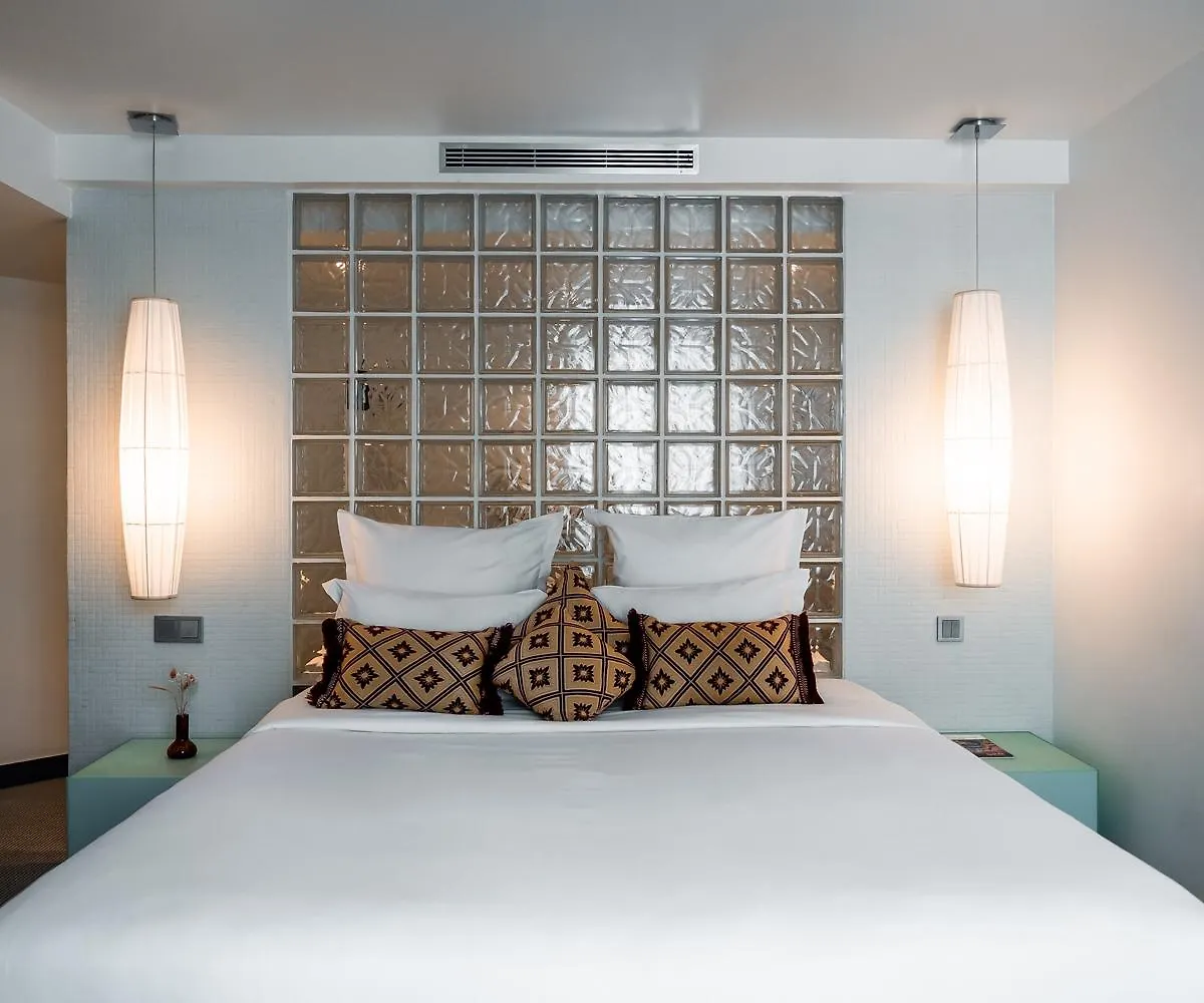 Kube 4* Parigi