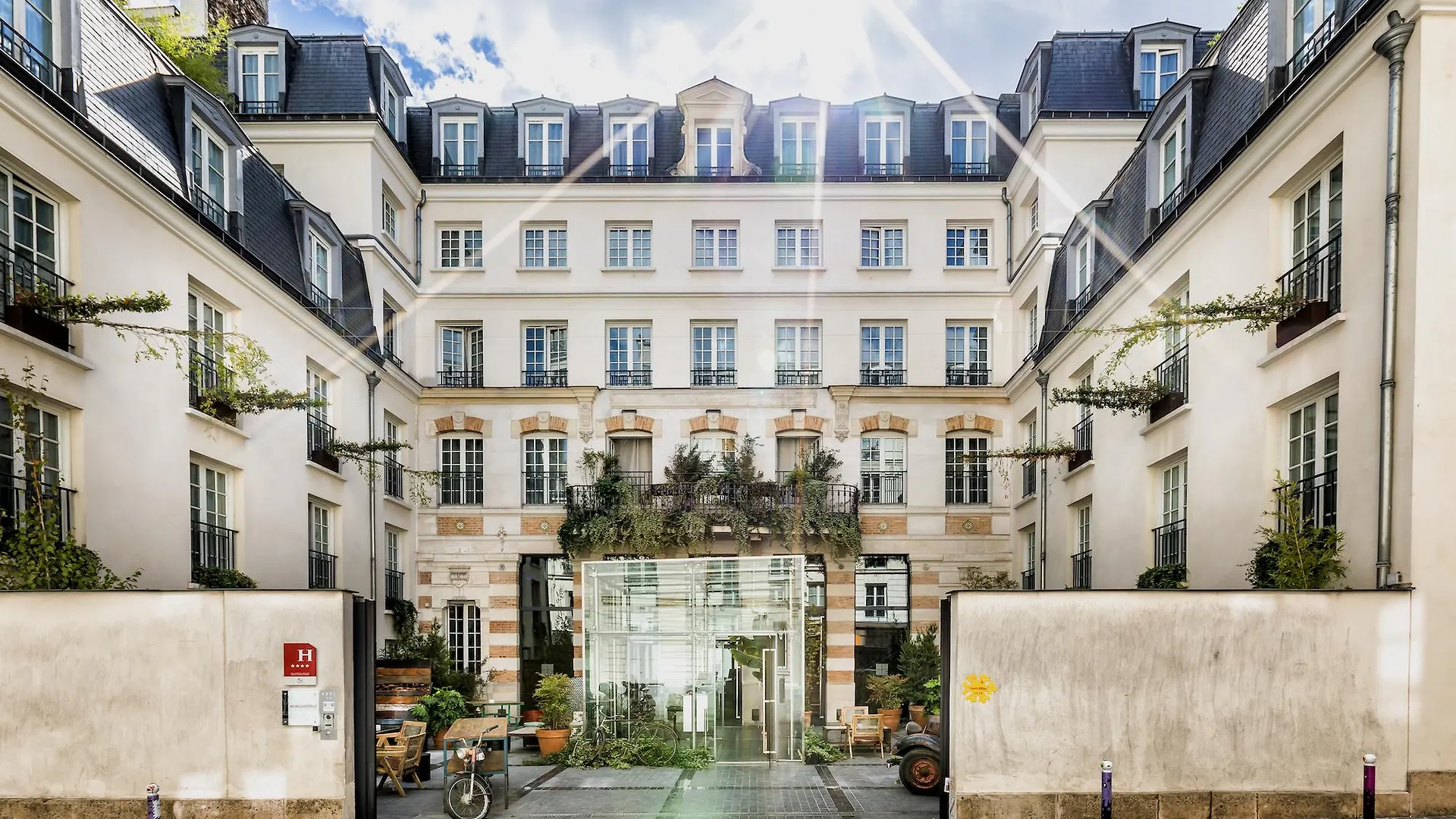 Kube Hotel